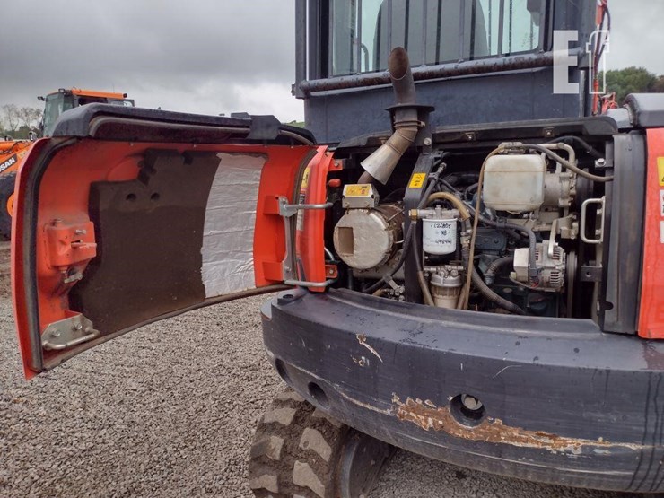 2016-kubota-kx040-4-image-31