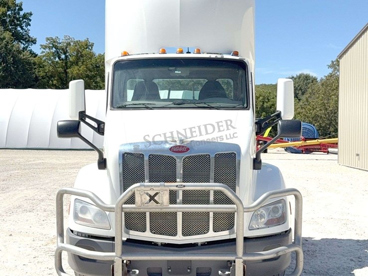2020-peterbilt-579-image-8