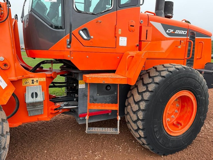 2017-doosan-dl250-5-image-15