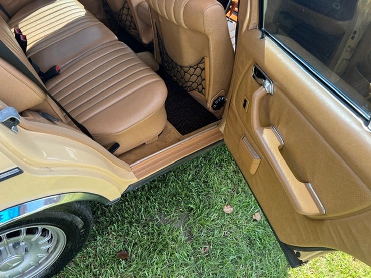#1036-•-offered-at-no-reserve-|-1985-mercedes-benz-300td-image-8