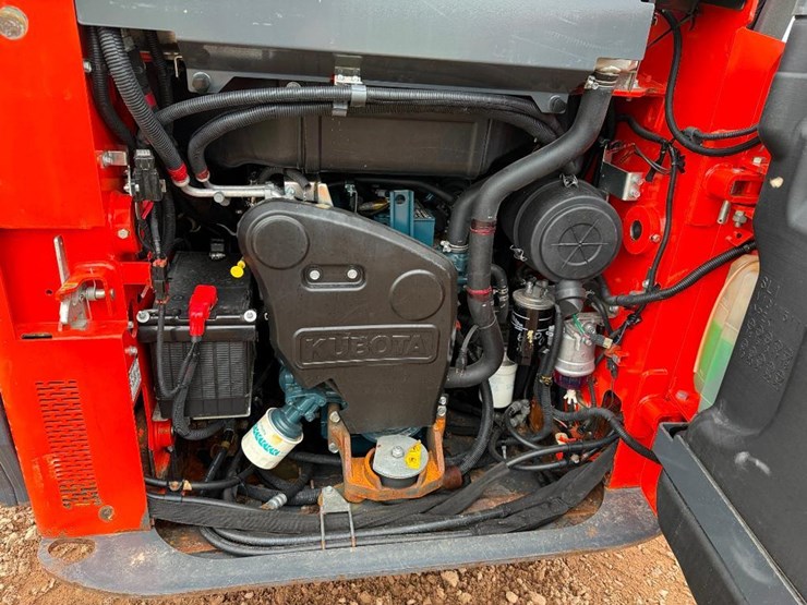 2023-kubota-ssv65-image-22