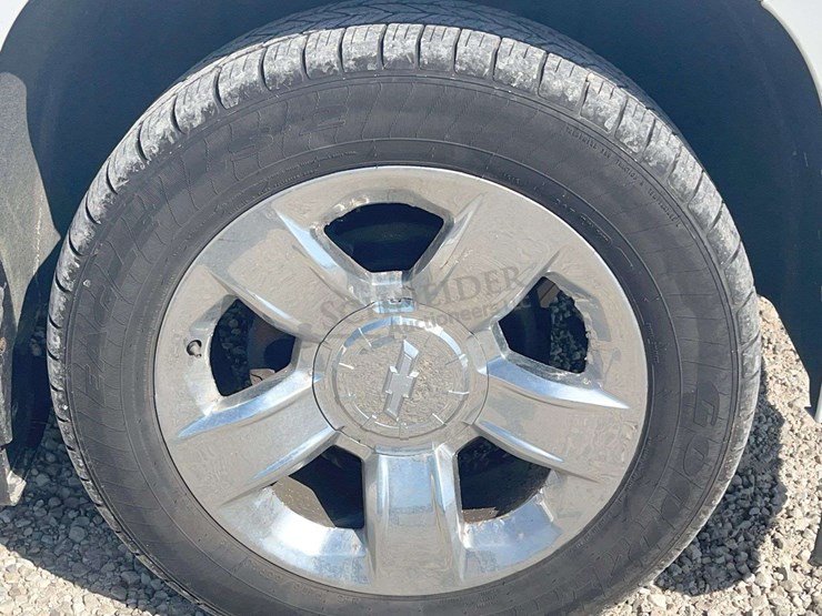 2016-chevrolet-tahoe-lt-image-13