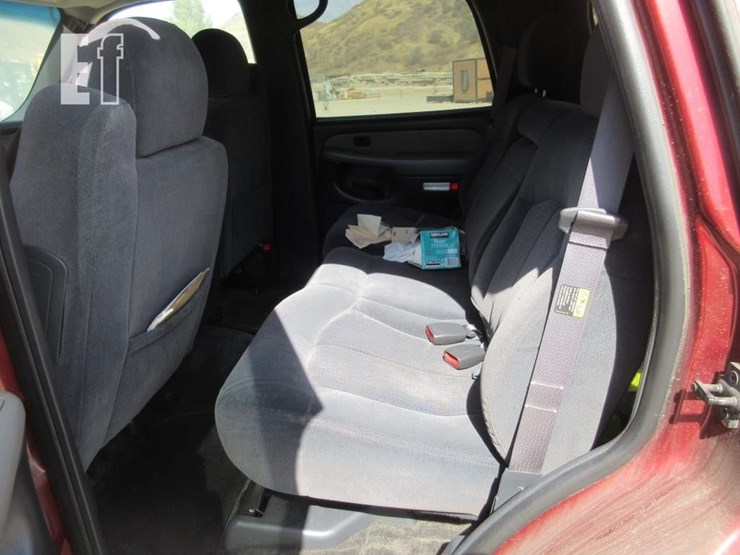 2002-chevrolet-tahoe-image-11