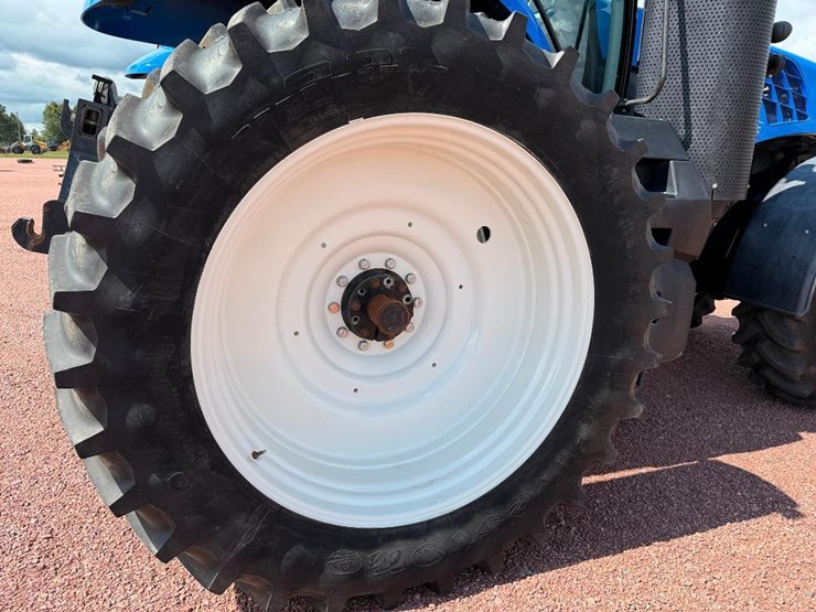 new-holland-t8.320-image-12