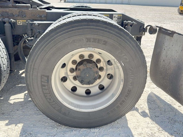 2020-peterbilt-579-image-39
