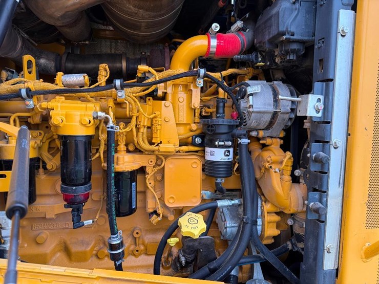 2021-deere-544p-image-46
