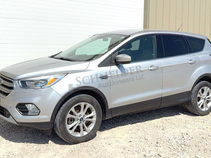 2017-ford-escape-se-image-2