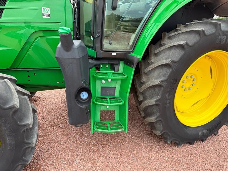 john-deere-6110m-image-11