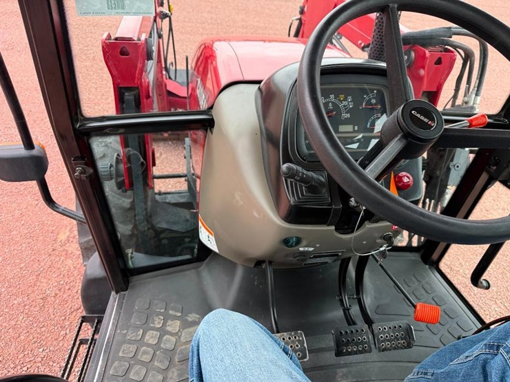 case-ih-farmall-70-image-45