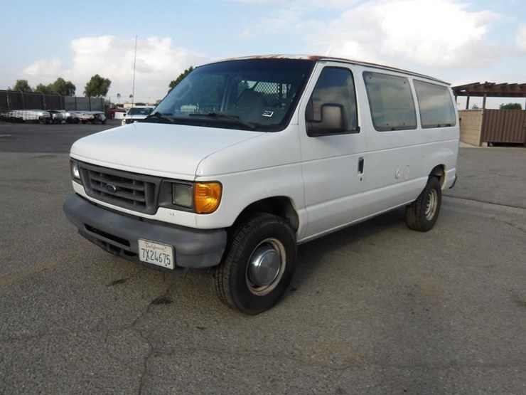 2005-ford-e350-image-1
