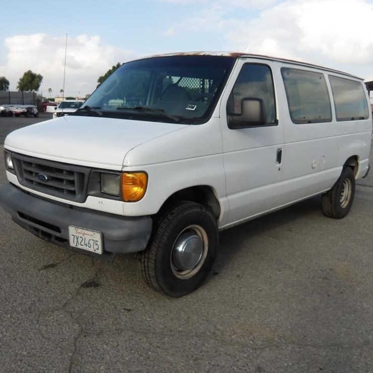 2005 FORD E350