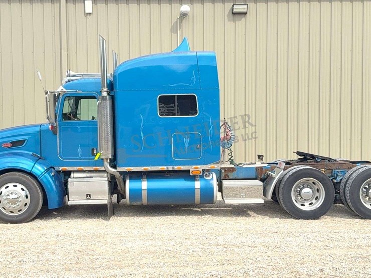 2007-peterbilt-386-image-4