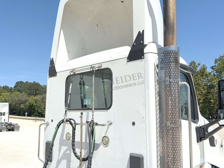 2018-peterbilt-579-image-19
