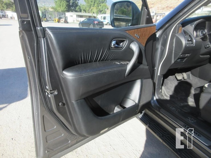 2015-infiniti-qx80-image-10