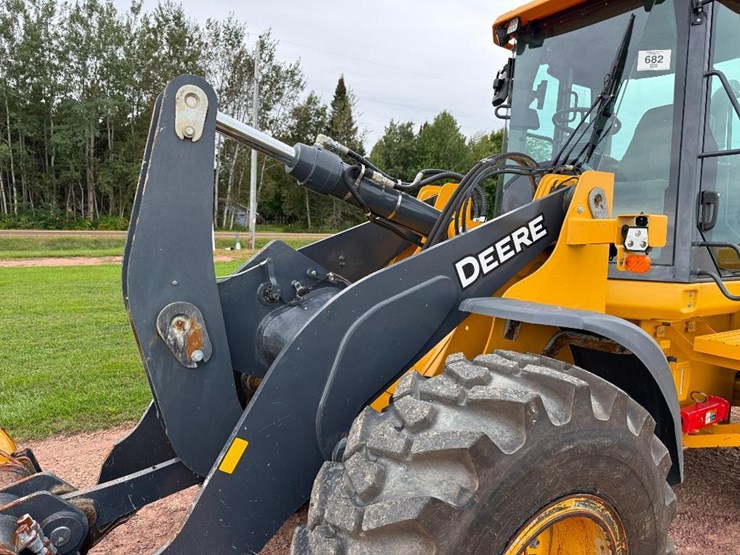 2021-deere-544p-image-27