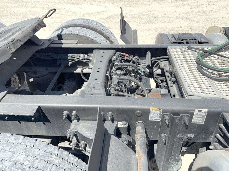2018-peterbilt-579-image-23
