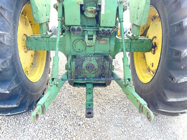 john-deere-4010-image-21