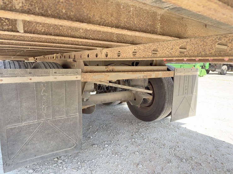 2008-utility-4000dx-image-19