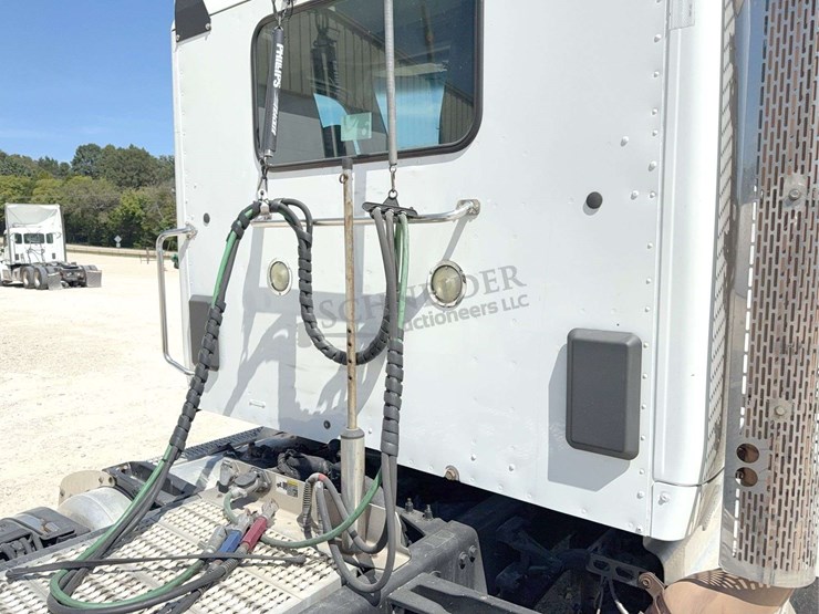 2018-peterbilt-579-image-20