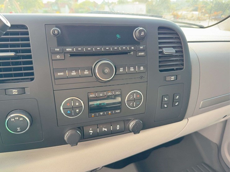 2013-chevrolet-2500hd-image-53