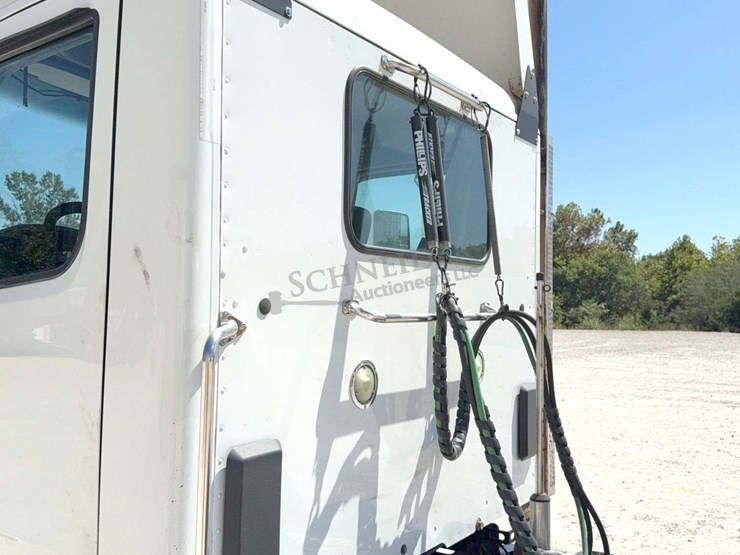 2018-peterbilt-579-image-41