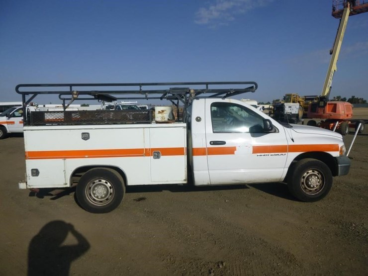 2005-dodge-ram-2500-image-16