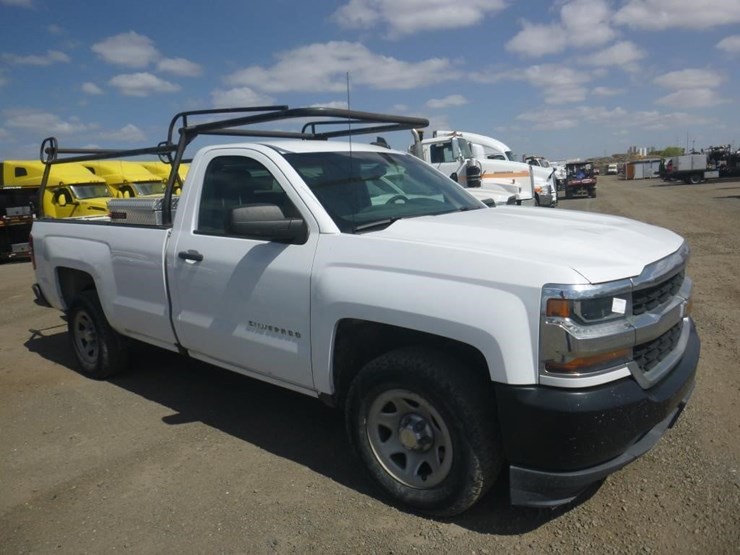 2018-chevrolet-1500-image-2