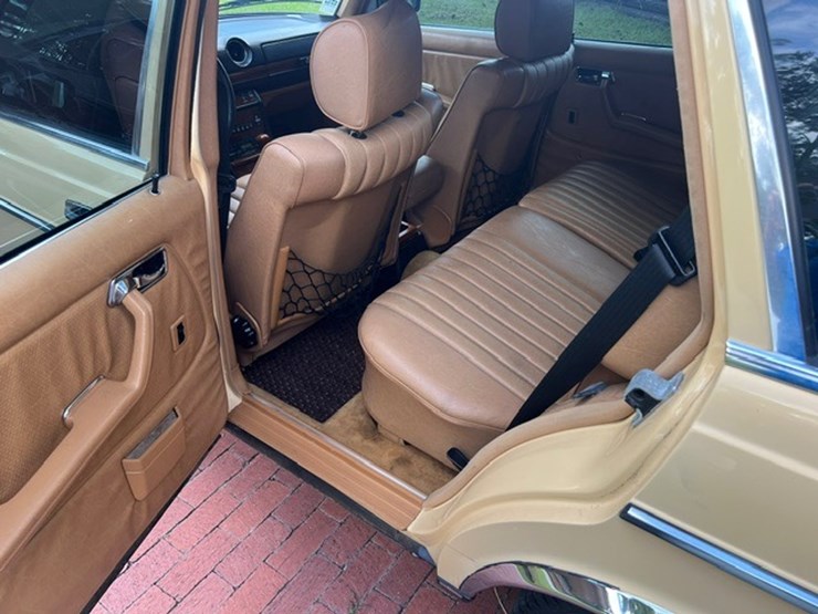 #1036-•-offered-at-no-reserve-|-1985-mercedes-benz-300td-image-10