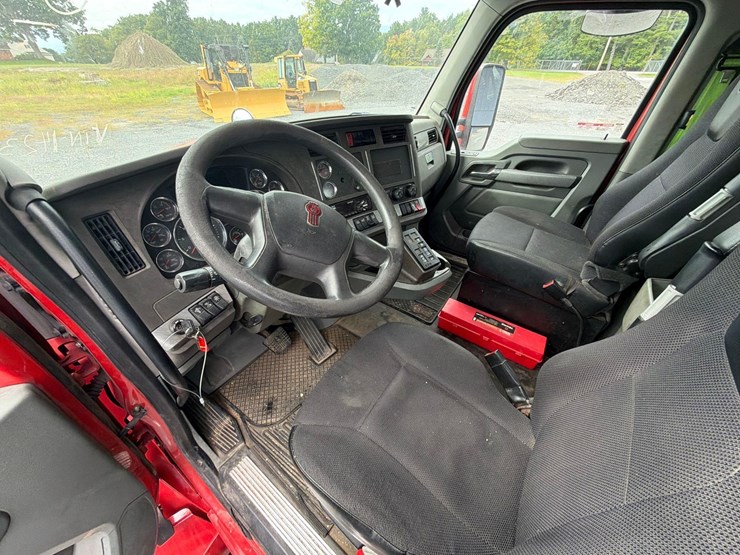 2017-kenworth-t880-image-24