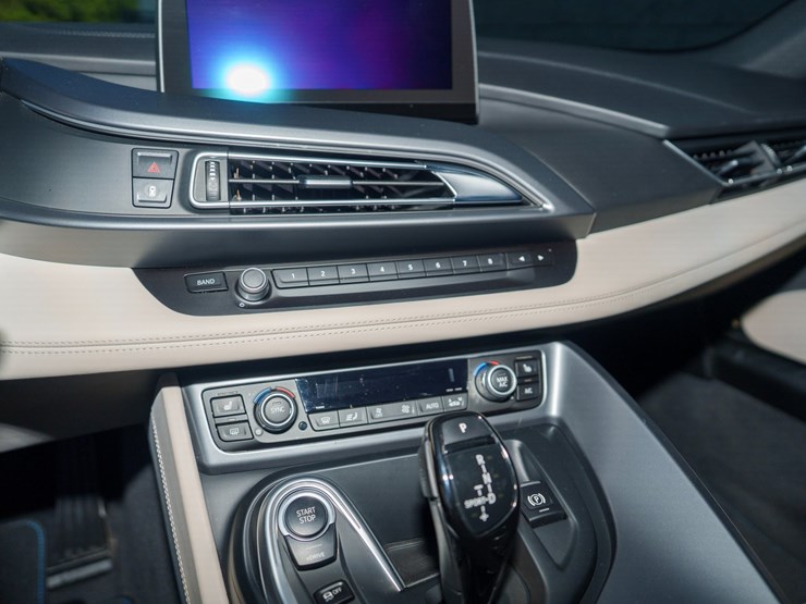 #1064-•-2015-bmw-i-8-image-70