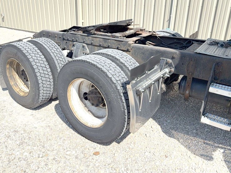2003-peterbilt-378-image-26