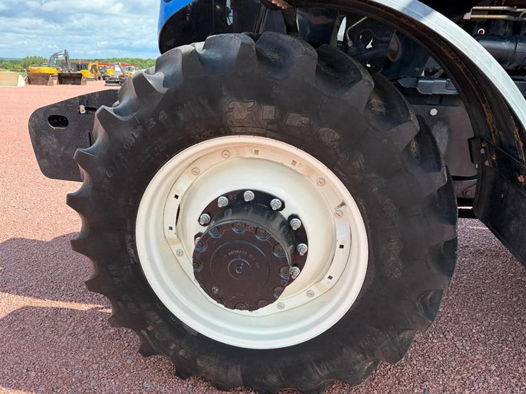 new-holland-t8.320-image-17