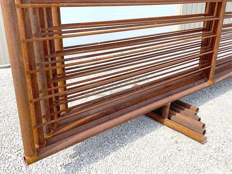 6--unused-24'-freestanding-corral-panels-image-5