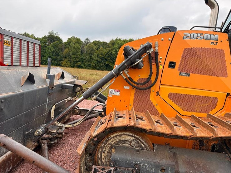 2014-case-2050m-xlt-image-54