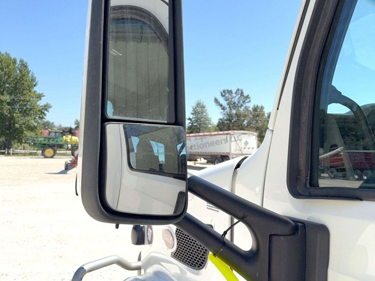 2020-peterbilt-579-image-49