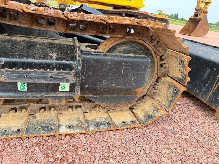 caterpillar-307.5-image-14