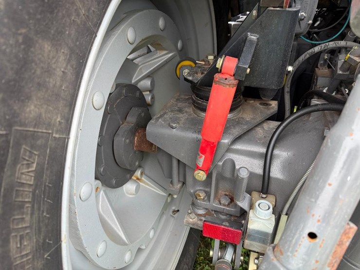 massey-ferguson-6480-image-52