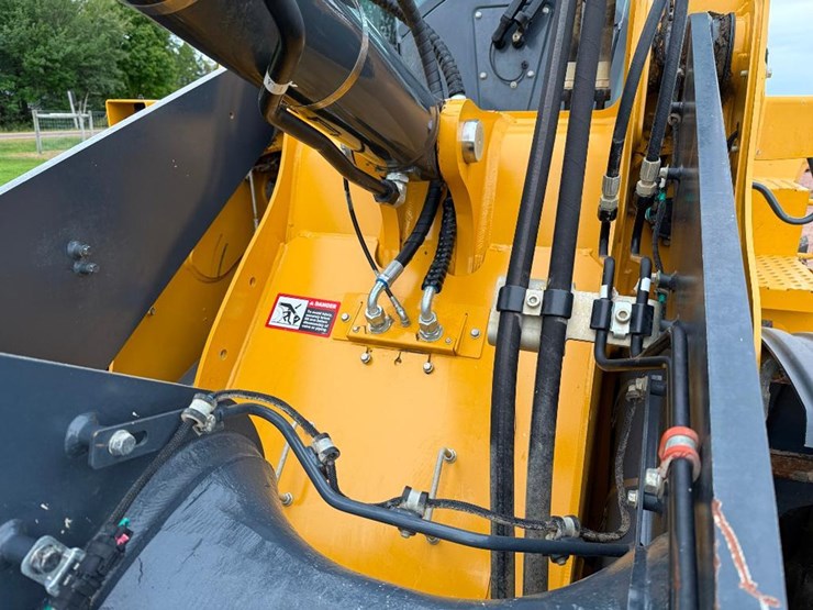 2021-deere-544p-image-33