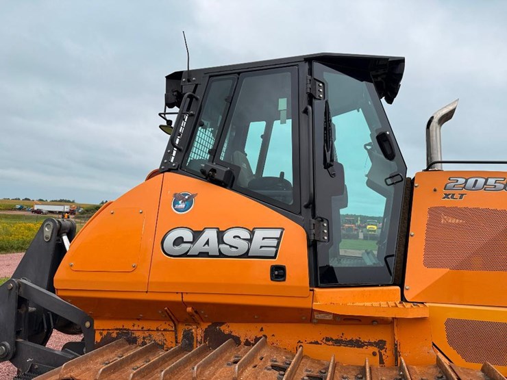 2014-case-2050m-xlt-image-27