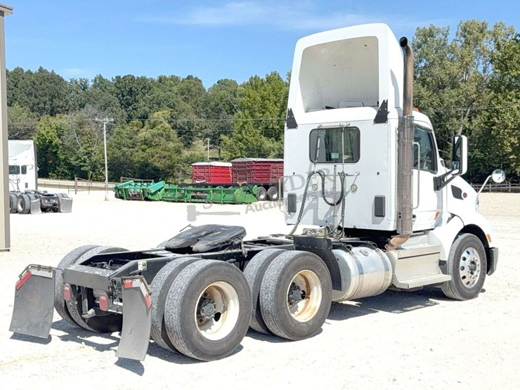 2018-peterbilt-579-image-5