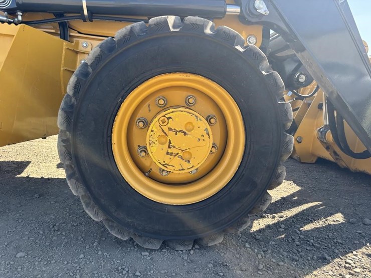 2021-deere-210l-image-27