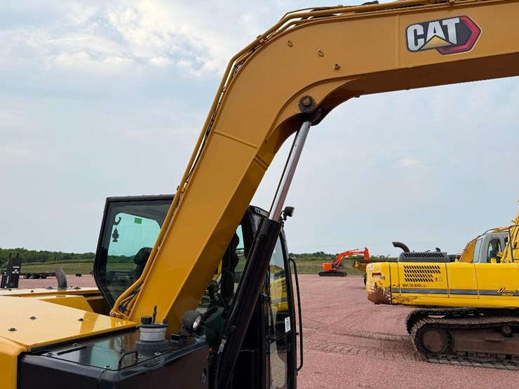 caterpillar-307.5-image-40