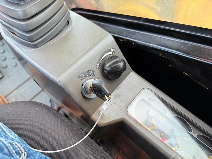 2004-caterpillar-314c-image-50