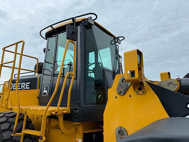 2005-deere-744j-image-13
