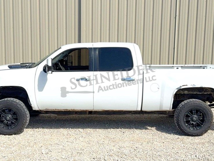 2011-chevrolet-2500hd-image-4