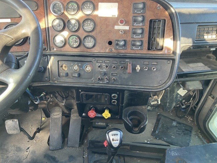 2005-peterbilt-357-image-13