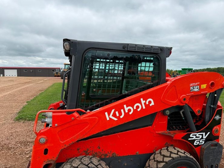 2023-kubota-ssv65-image-11