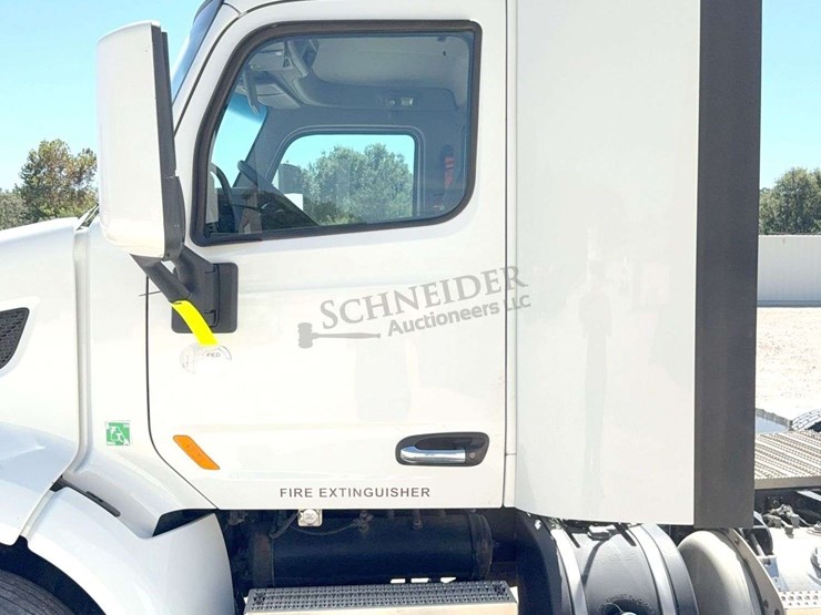 2020-peterbilt-579-image-47