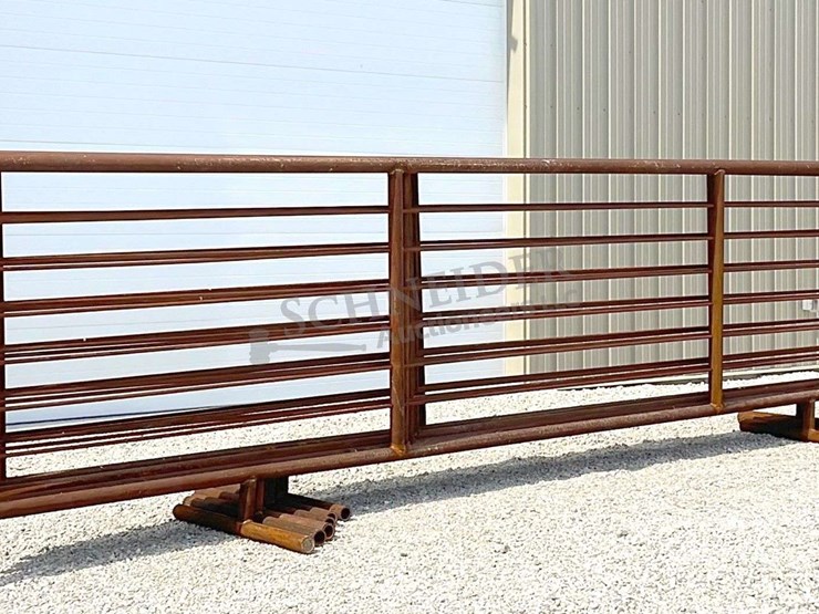 6--unused-24'-freestanding-corral-panels-image-1