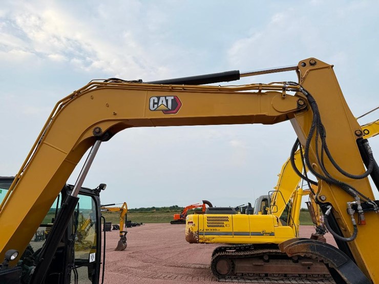caterpillar-307.5-image-39